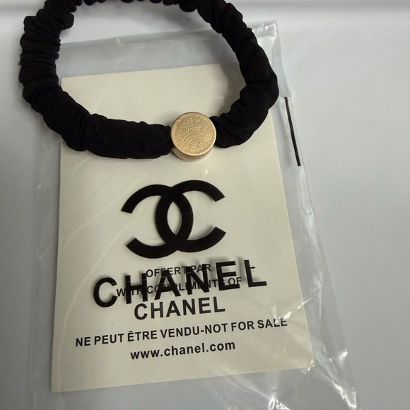 CHANEL Black Hair Accessory with Gold Accent - Picture 2 of 2